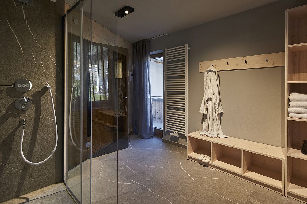 Exklusive Sauna mit Walk-in Dusche in Ferienhaus Ahorn7 Reit im Winkl